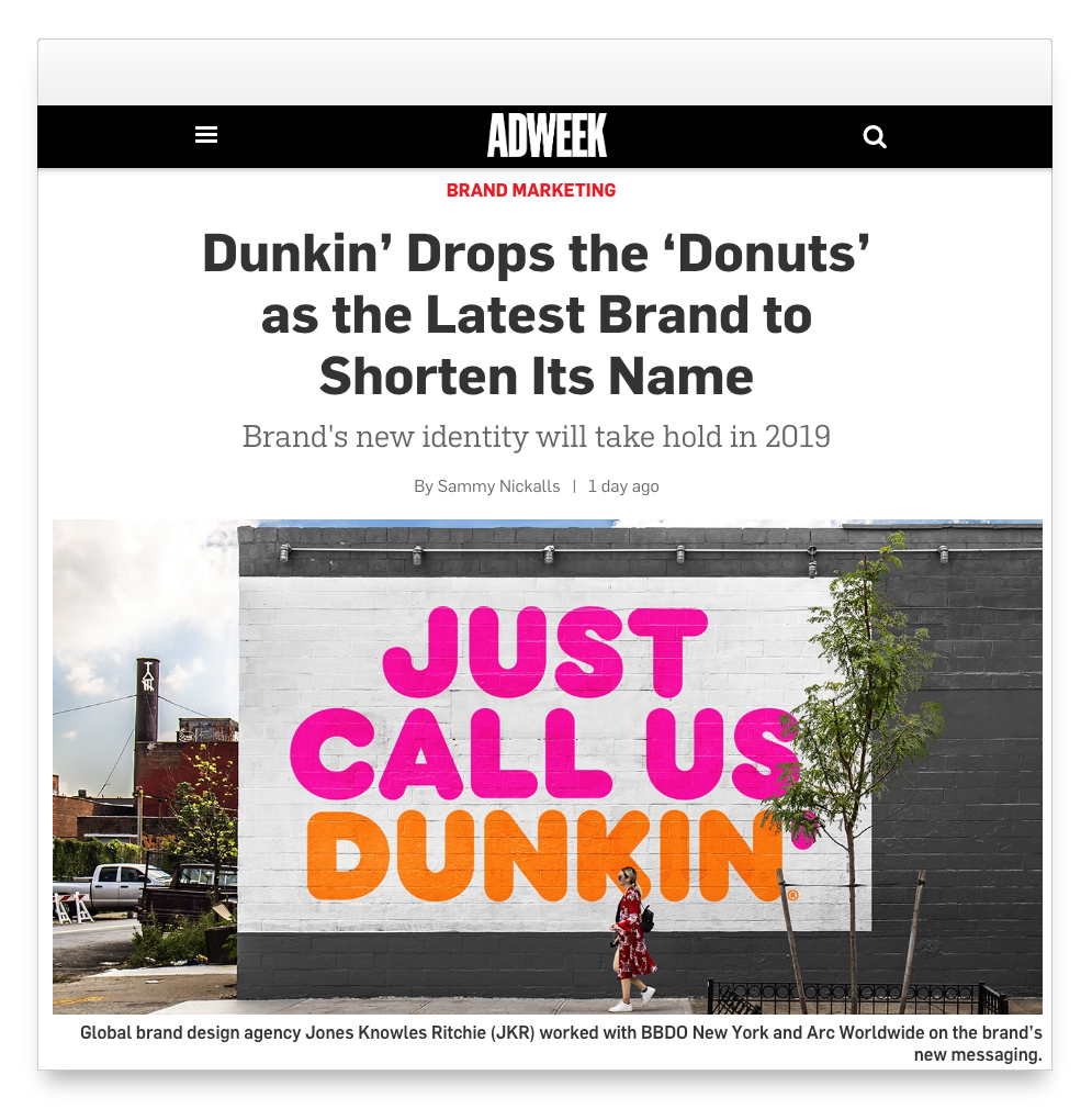 Imagen de la publicidad exterior de Dunkin Donuts con el cambio de nombre a Dunkin